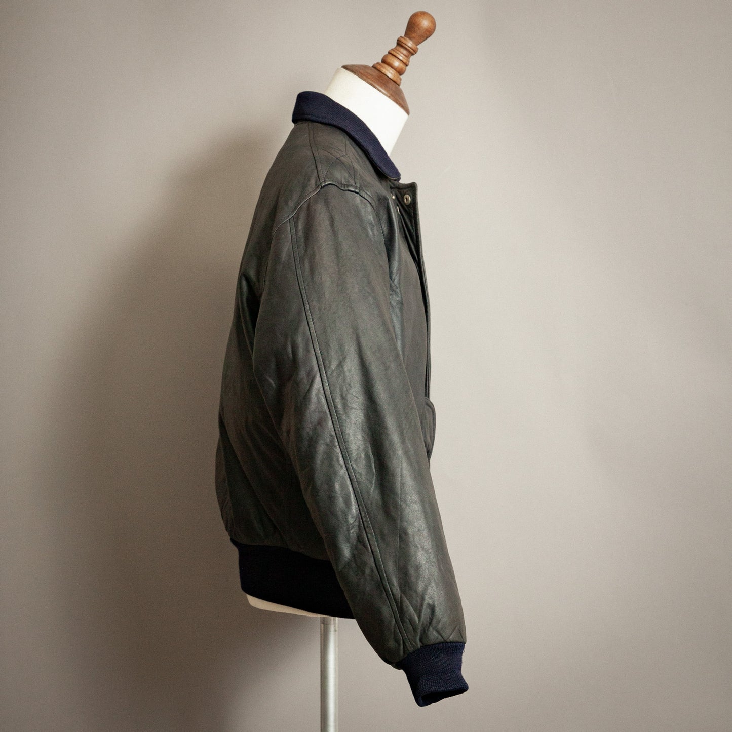 Chevignon 1980s Navy Blue Leather Bomber Jacket – Large (42-44)