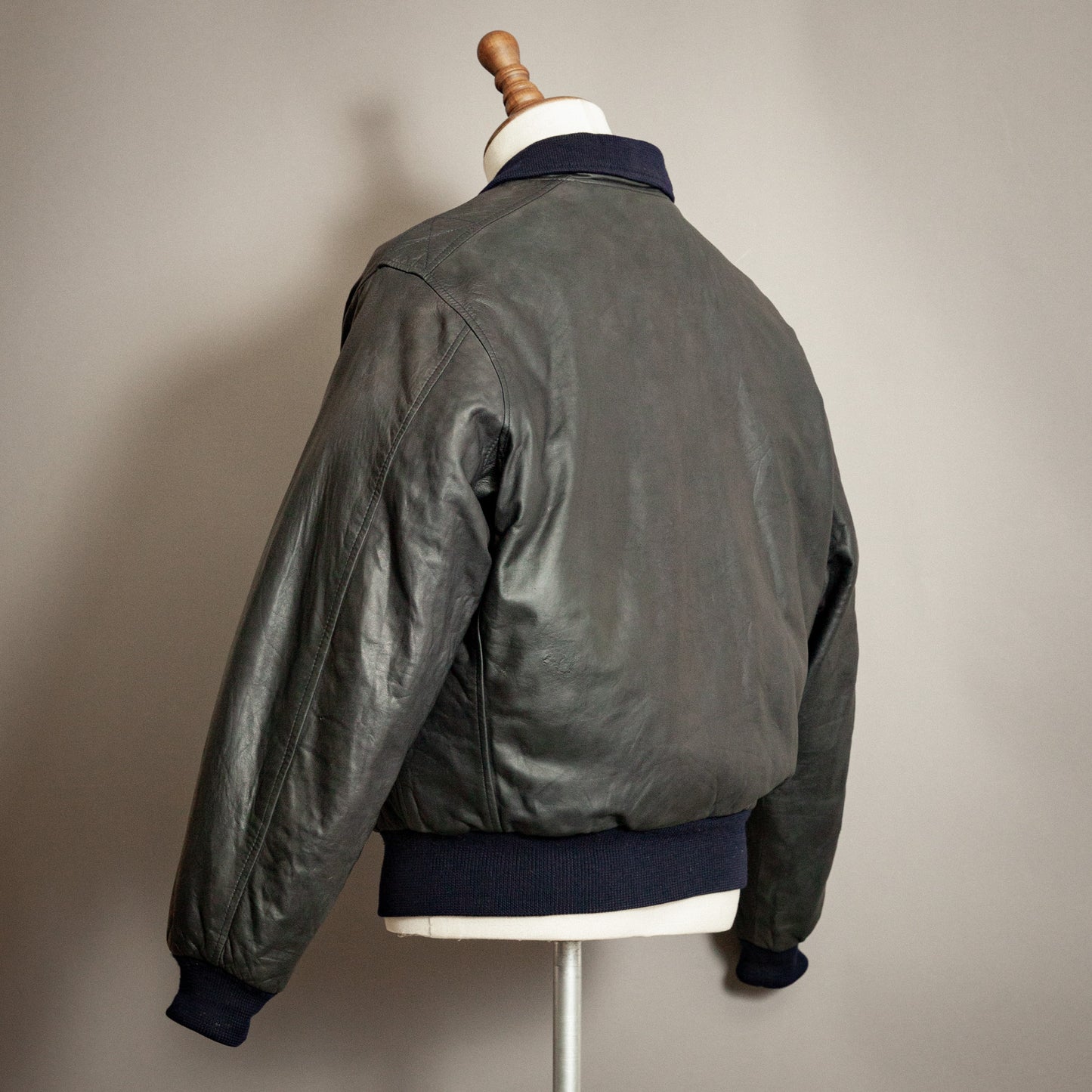 Chevignon 1980s Navy Blue Leather Bomber Jacket – Large (42-44)