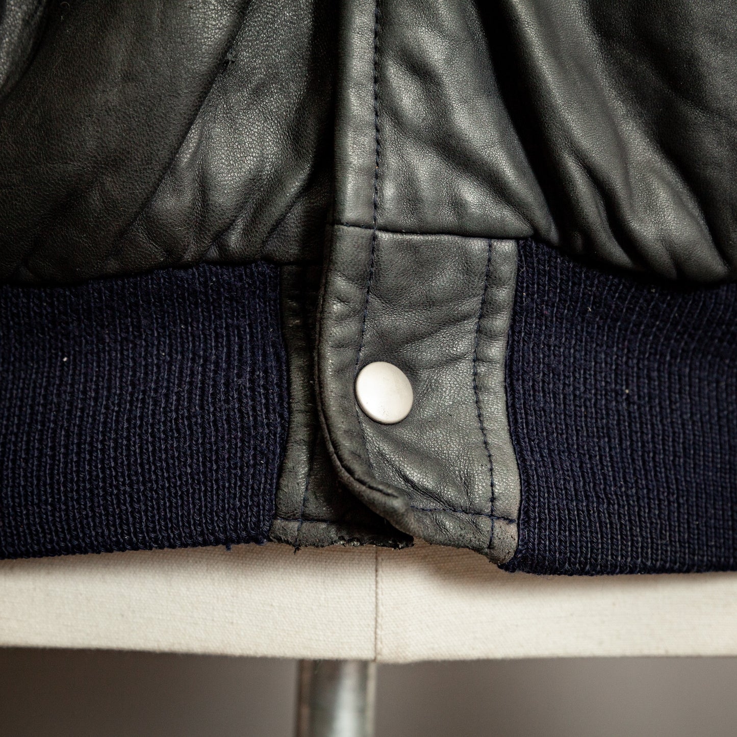 Chevignon 1980s Navy Blue Leather Bomber Jacket – Large (42-44)