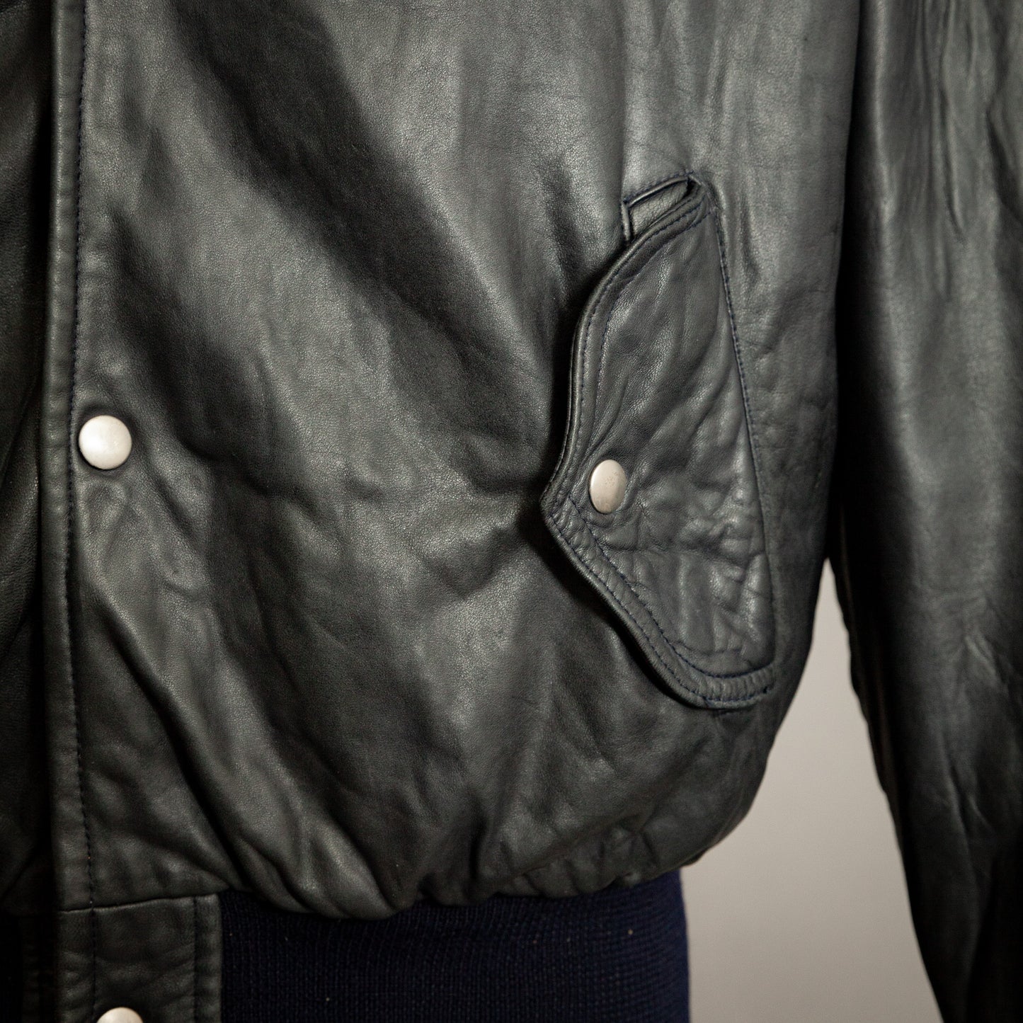 Chevignon 1980s Navy Blue Leather Bomber Jacket – Large (42-44)