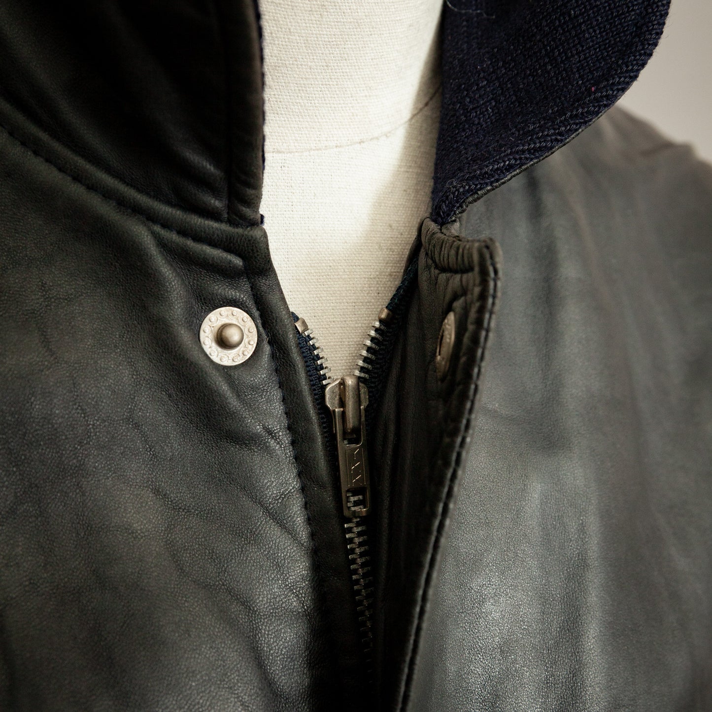 Chevignon 1980s Navy Blue Leather Bomber Jacket – Large (42-44)