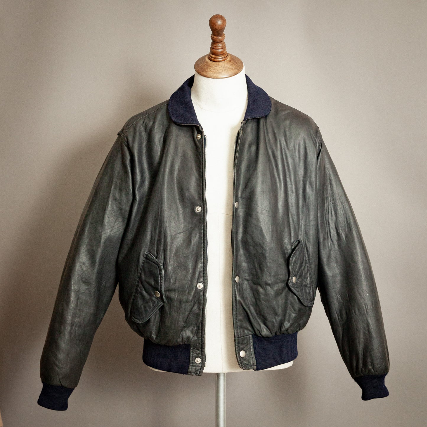 Chevignon 1980s Navy Blue Leather Bomber Jacket – Large (42-44)