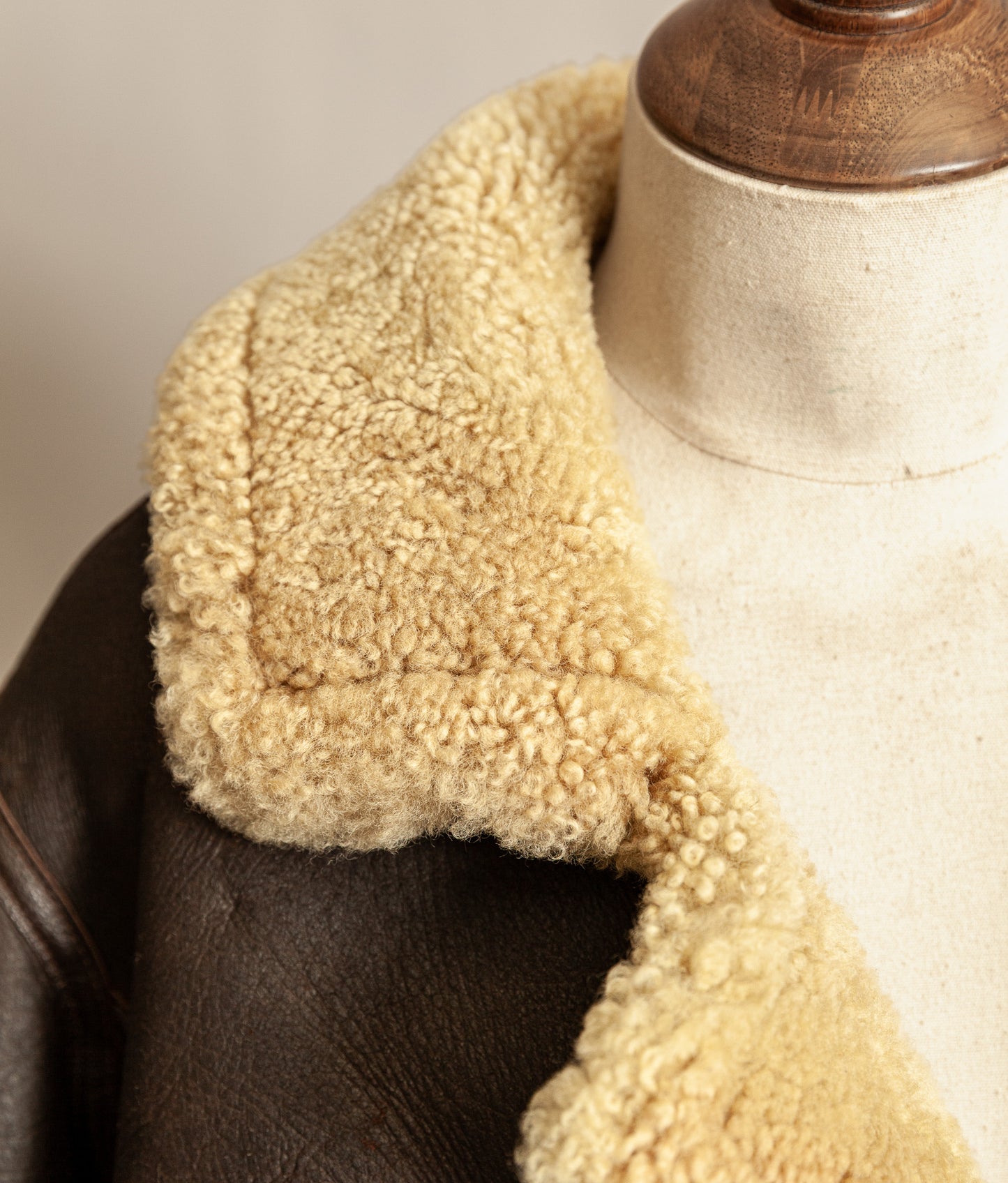 Vintage RAF Irvin Sheepskin Shearling Flying Jacket Blackbird Leather England (44)