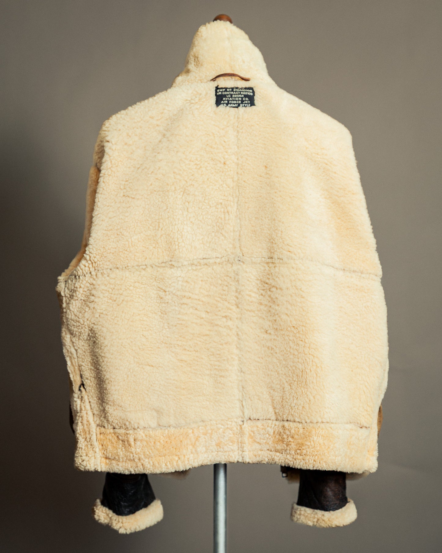 Vintage 1980s USAAF Sheepskin Flying Jacket (46, XL)